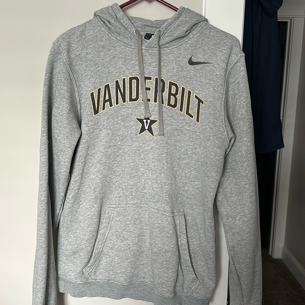 Nike Vanderbilt Sportswear Club Fleece
Pullover Hoodie